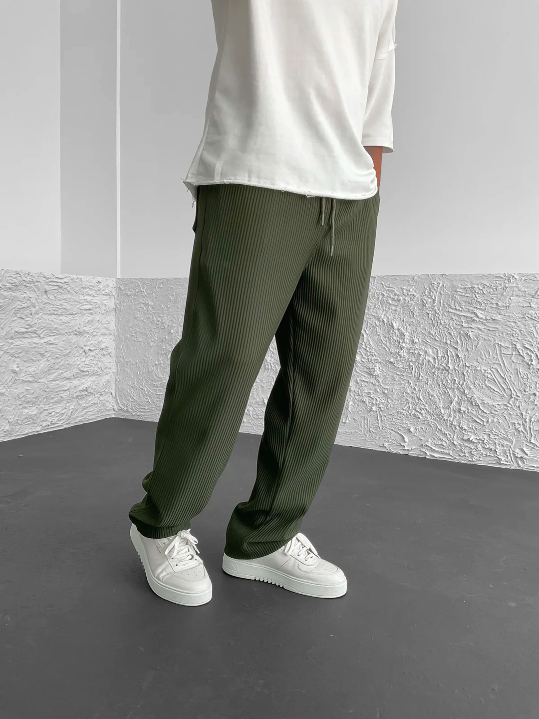 Pantaloni a coste con vestibilità rilassata