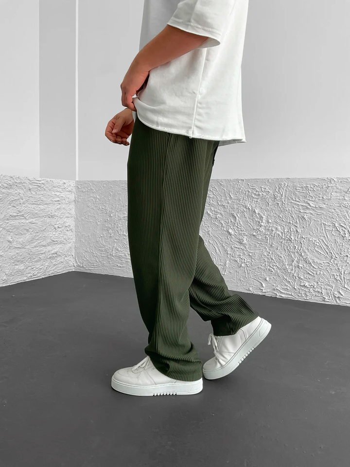 Pantaloni a coste con vestibilità rilassata