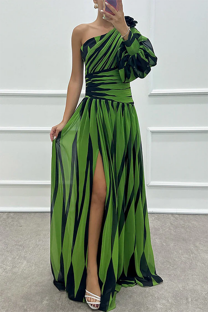 Shiloh - Elegante Maxi Dress a Righe con Spalla Scoperta