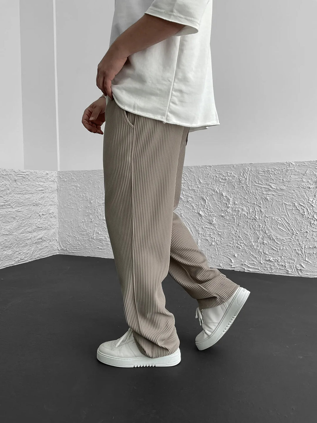 Pantaloni a coste con vestibilità rilassata