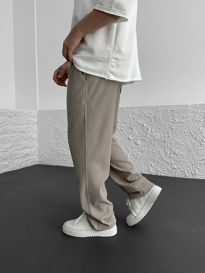 Pantaloni a coste con vestibilità rilassata